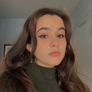 Meet your Posher, Emilia